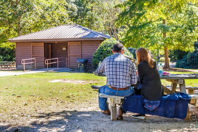 For Solamere residents, Hickory Dickory Park offers a peaceful spot to enjoy lunch and unwind outdoors.