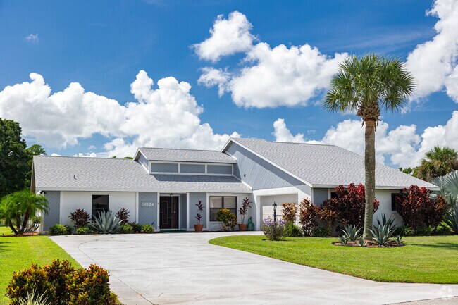 Sun N Lake features mid-century style homes with grand golf views.