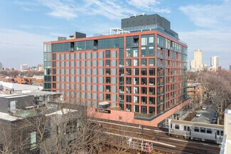 930 W Altgeld St, Chicago, IL 60614