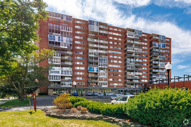 Regency Tower, Syracuse, NY 13203 - photo 2