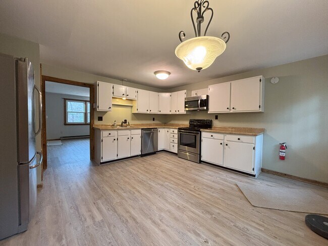 2 Linda Ln, Stratham, NH 03885 - photo 3