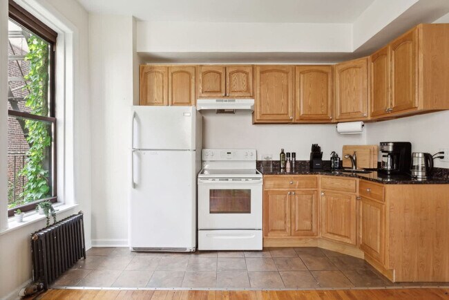 300 E 69th St unit ID1294661P, New York, NY 10065 - photo 5