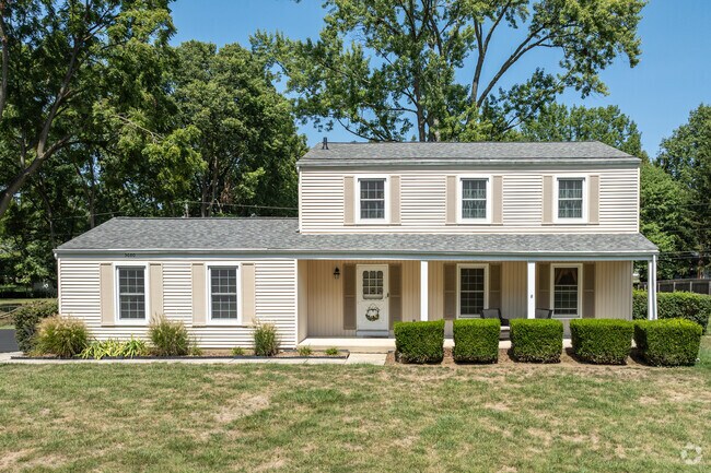 Greenbrier Farm is convenient for commuters and residents enjoy being close to amenities.