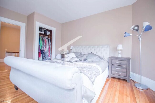 21 Euston St unit 1, Brookline, MA 02446 - photo 4