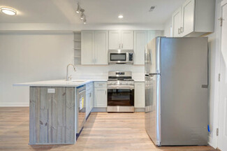 1142 W 17th St Unit 1F, Chicago, IL 60608