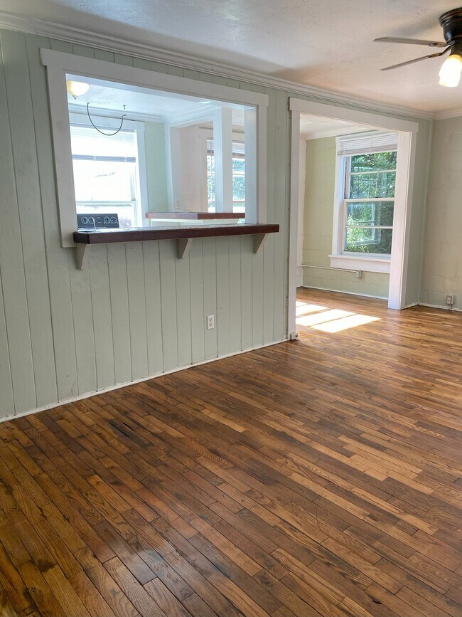 307 NW 15th Terrace Unit upstairs, Gainesville, FL 32603