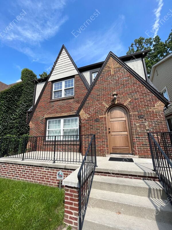 17396 Warrington Dr, Detroit, MI 48221