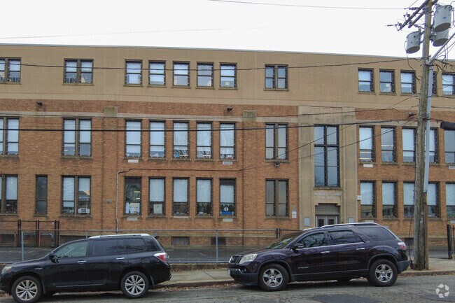 Robert L. Ford Elementary School has an overall grade of C- on Niche.