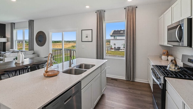 964 Sapphire Ln, Montgomery, IL 60538 - photo 4