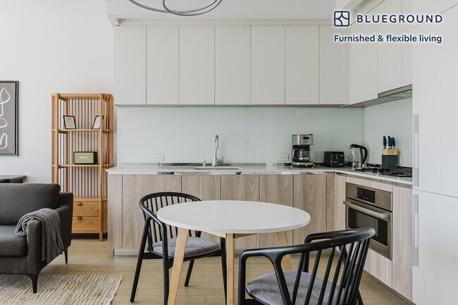 572 11th Ave unit FL12-ID1519, New York, NY 10036 - photo 6