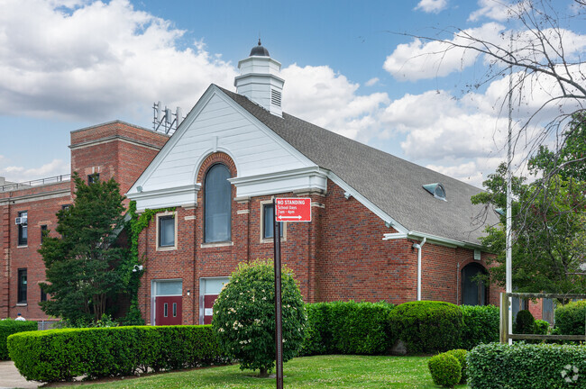 Divine Wisdom Catholic Academy has 355 students as of 2024.