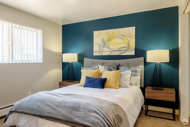 1BR, 1BA - 480SF - Bedroom
