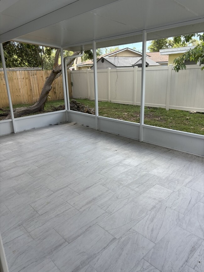 11241 Temple Ct, Seminole, FL 33772 - photo 4