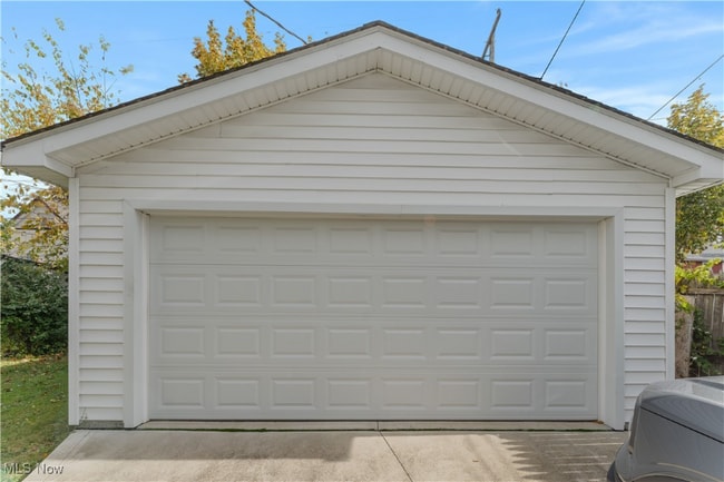 3179 W 111th St unit Downstairs, Cleveland, OH 44111 - photo 3