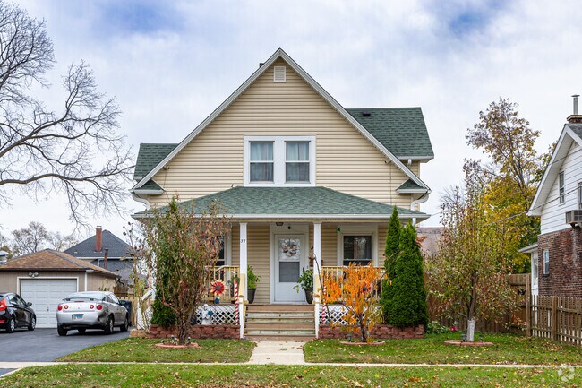 Worker's cottages are common in Lyon Grove, and sometimes feature front porches.