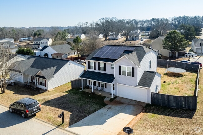 New traditional homes are being built around Duncan, SC.
