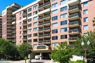 801 N Monroe St, Arlington, VA 22201