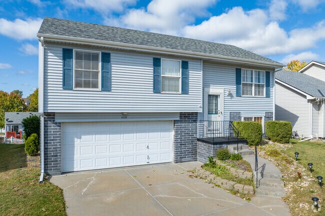 Split level homes come in every style and color in the Wynnewood/Brookfield community.