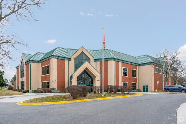 The Gwendolyn Coffield Community Recreation Center has fitness rooms and playing fields.