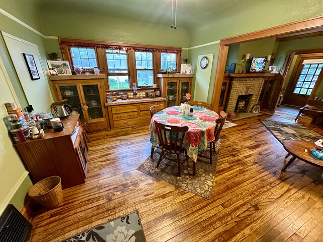 Comfortable dining room