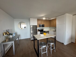 2619 N Clark St, Chicago, IL 60614