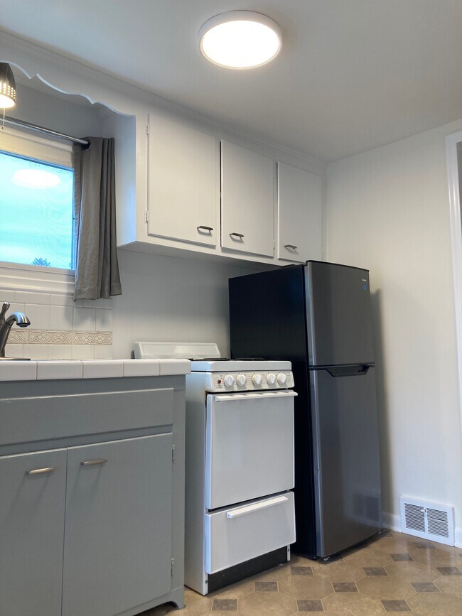 3097 Lincolnview St unit 2, Auburn Hills, MI 48326 - photo 6