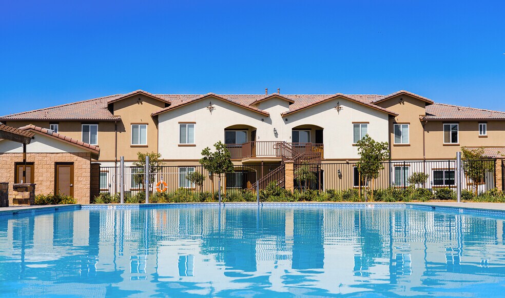 Grapevine Villa, Delano, CA 93215 - photo 1