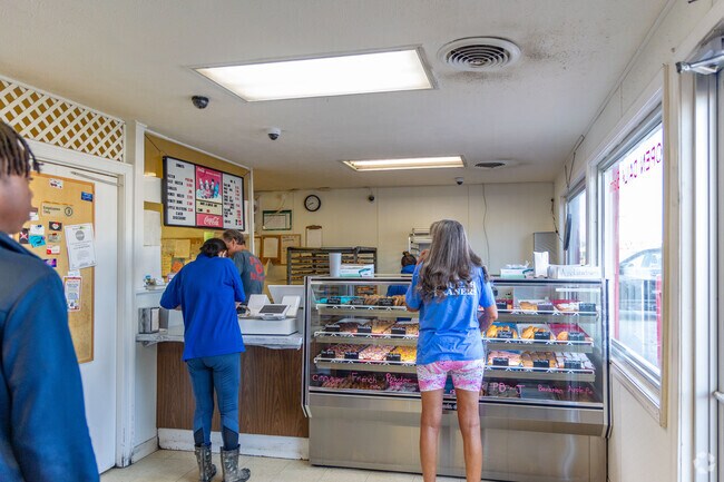 Locals flock to Red's Donut Shop in the mornings for fresh donuts and coffee near Keiler Park.
