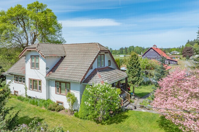 Veazie's diverse range of architectural styles includes contemporary homes and farmhouses.