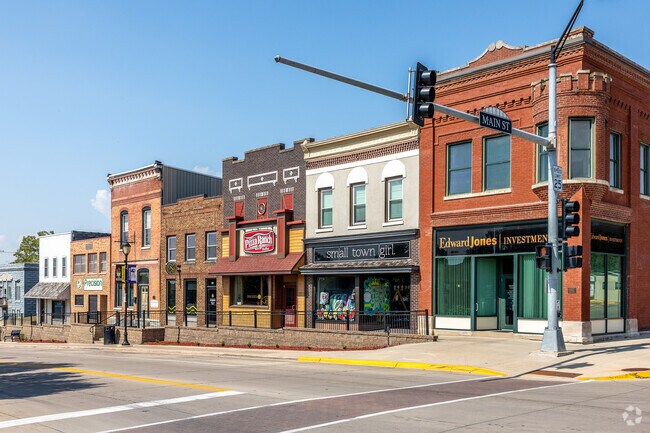 The varied building styles of downtown Iowa Falls give Washington Avenue a nostalgic feel.