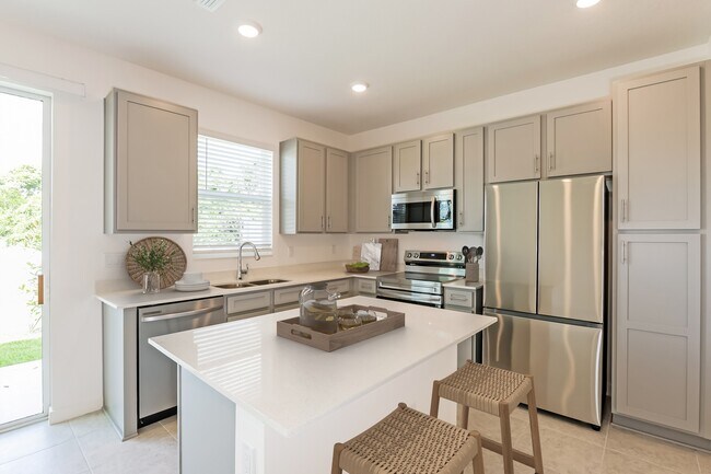 1471 Tristar Dr, Plant City, FL 33563 - photo 2