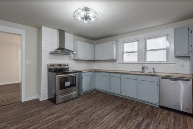 1235 Iredell Ave, Knoxville, TN 37921 - photo 3