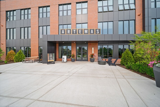 Artemas, Everett, MA 02149 - photo 2