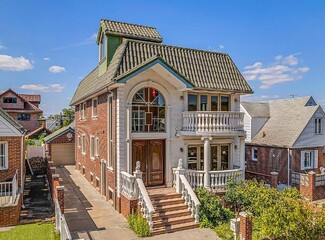 5734 159th St Unit 2, Fresh Meadows, NY 11365