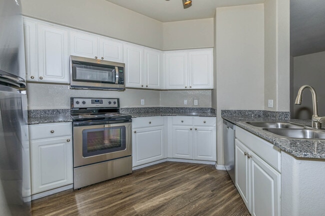 Madrid Renovated 965 SQFT 1 Bed 1 Bath