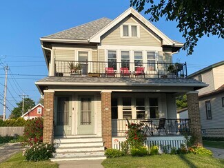 416 N 63rd St Unit Cozy 2BR Upper, Milwaukee, WI 53213
