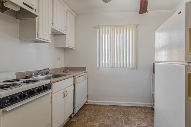 5845 Interceptor St unit R, Los Angeles, CA 90045 - photo 4