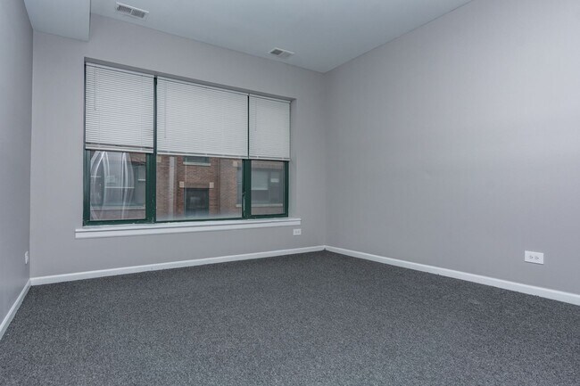 6137 S Indiana Ave unit 2, Chicago, IL 60637 - photo 2