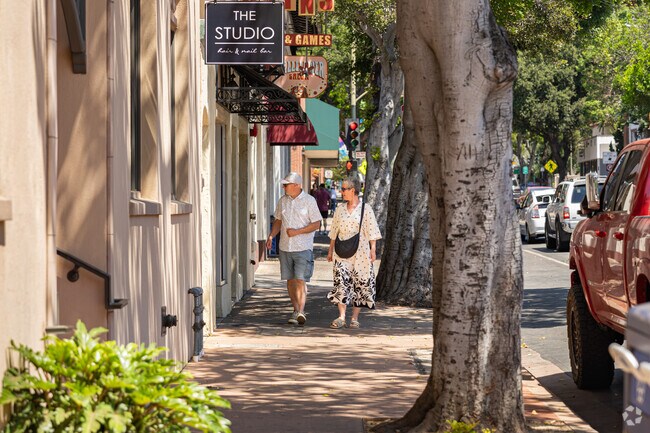 A visiting couple shop along Higuera Street in Downtown San Luis Obispo.
