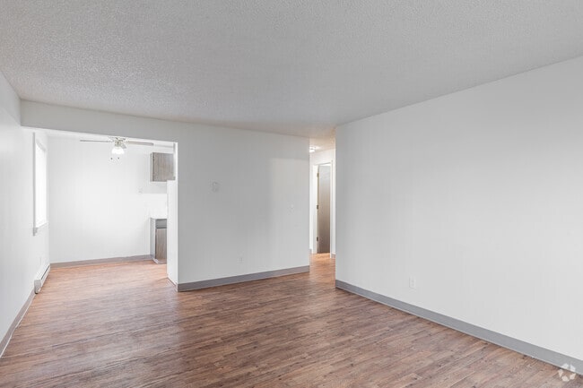 1BR, 1BA - 600SF