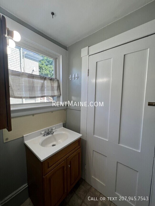 198 Center St unit 1, Old Town, ME 04468 - photo 5