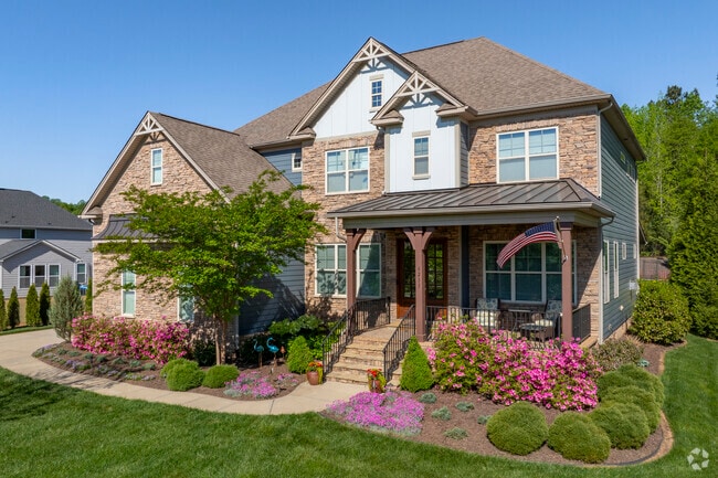 The communities of Dixie-Berryhill are beautifully landscaped and cared for.