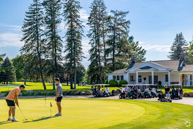 Ella Sharp Park is home to a public 18-hole golf course with a series of challenging greens.