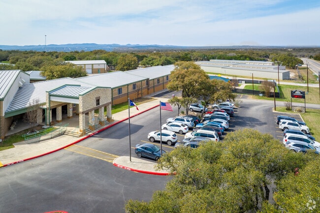 Hill Country Elementary School is located in Pipe Creek, Texas and is part of the Bandera ISD.
