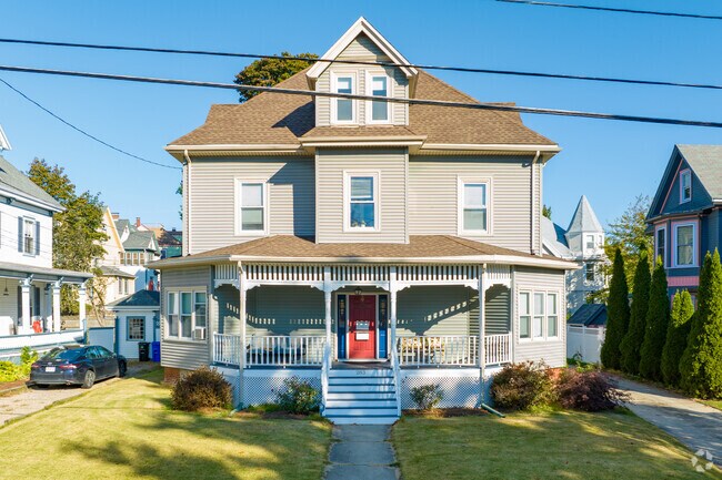 There are many massive Victorian-style properties in the West End.
