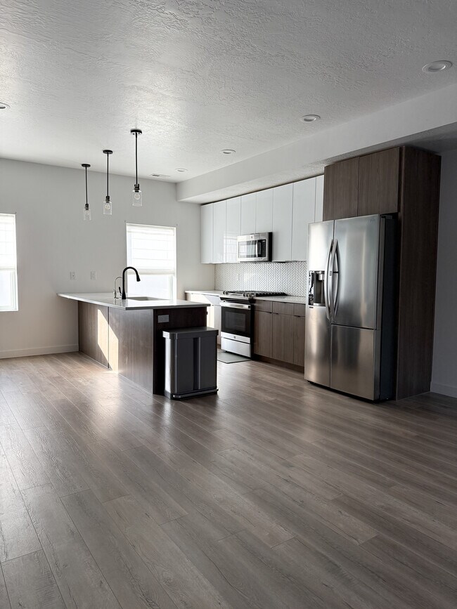 620 N Orchard Dr, North Salt Lake, UT 84010