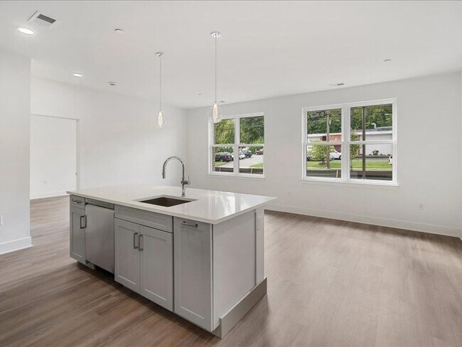 Madison Mall on Main Apartments, Madison, NJ 07940 - photo 5