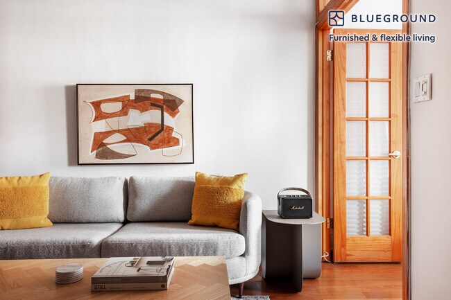 51 E Houston St unit FL4-ID992, New York, NY 10012 - photo 2