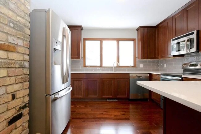 7217 Glouchester Dr unit 7215 Glouchester, Minneapolis, MN 55435 - photo 5