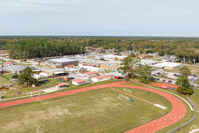 Pearl River High School offers an array of extracurricular clubs and organizations.